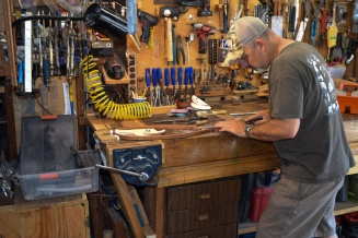 Thumb groove Thumb groove