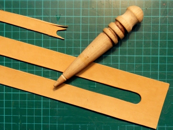 Burnishing with a burnishing tool or wooden slicker Burnishing with a burnishing tool or wooden slicker