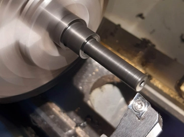 Turning the rulon axle Turning the rulon axle