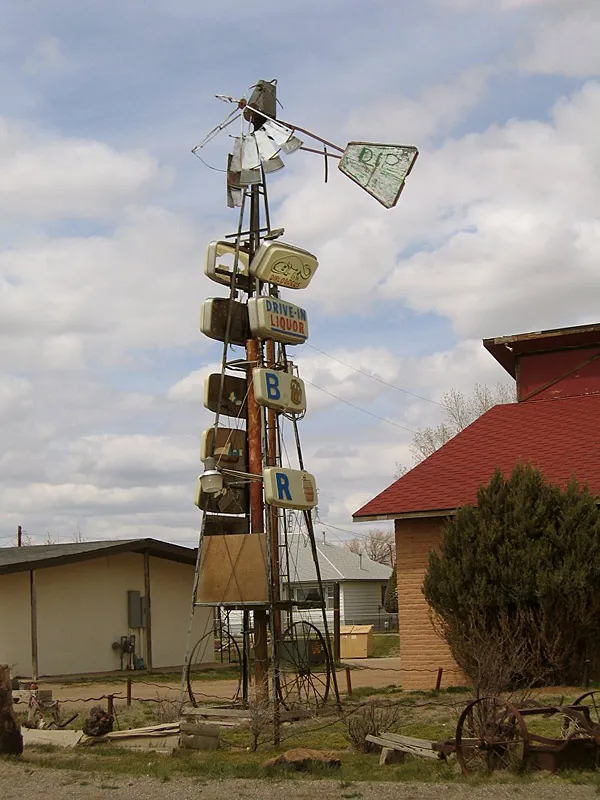 Diplodocus Drive-Through Liquors & Bar - A roadside stop from the past: "Diplodocus Drive-Through Liquors & Bar" in a one-horse Wyoming town!