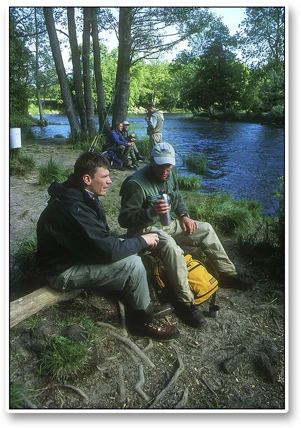 Pool 1, resting - A more revealing look at the crowded pool 1. In many cases half a dozen fishers or more will be waiting for their turn on the small islands while another three or four are in the water.<BR>
You enter the water upstream, fish your way down and return to the island to wait for one more turn - if you have the patience.